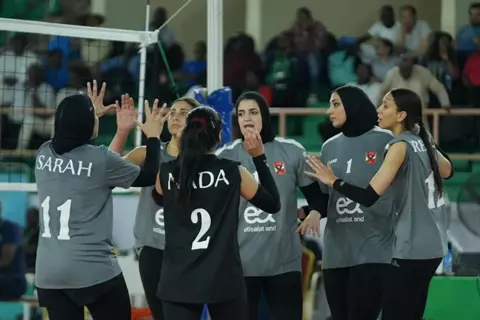 كرة طائرة.. ريمونتادا مثيرة.. الأهلي يفوز على البنك الكيني في بطولة أفريقيا للأندية